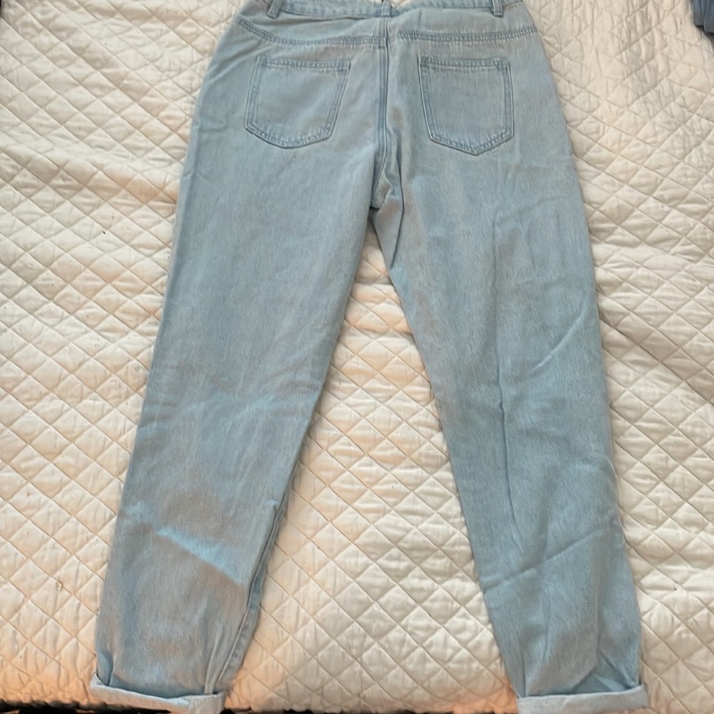 Pretty Little Thing Denim Boyfriend Ripped Jeans- Light Wash - Picture 2 of 2